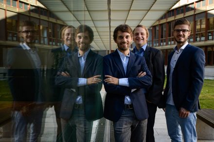 Bei den Jungunternehmern Philipp Benkler (l), Georg Handbauer (m) und Markus Steinhauser (r) steht der Service im Vordergrund. Dafür entwickeln sie auch mal auf Kundenwunsch ein neues Produkt