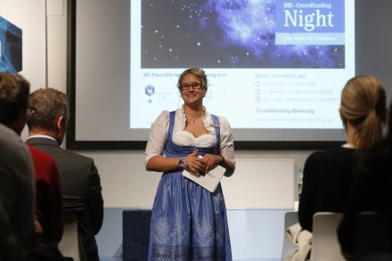 034_Crowdfunding_Night