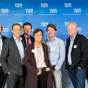 Das ImevaX-Team Prof. Markus Garhard, Dr. Alexander Werner und Volker Wedershoven mit der Jury des Presidential Entrepreneurship Awards.