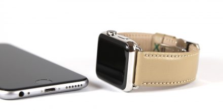 Valcourt_Apple Watch_iPhone