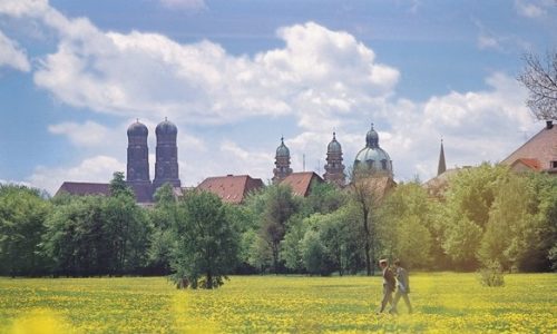 Blick Englischer Garten auf Innenstadt