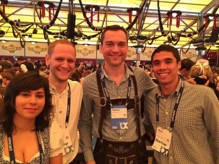 GruendermitAirbnbgruender (zweiter von rechts)