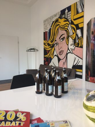 An after-work beer at weekli. (Photo: weekli)