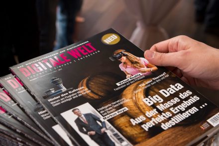 Die Erstausgabe des Magazins Digitale Welt. Foto: Stephan Goerlich / FMG