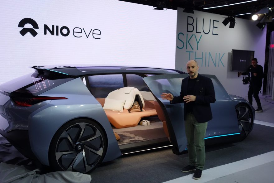 NIO-Designchef Kris Tomasson präsentiert den Eve. (Foto: Munich Startup)