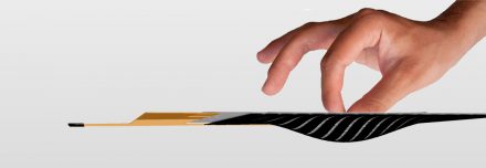 Wie flexibel und elastisch die Sensoren sich verformen lassen, ist beeindruckend (Quelle: tacterion) 