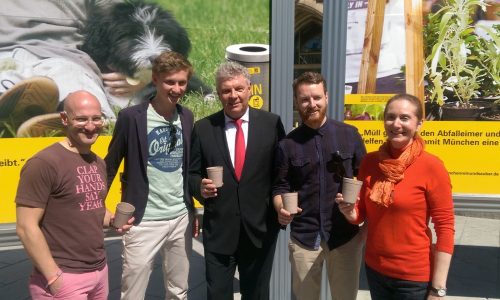 Clemens Pech, Florian Pachaly and Fabian Eckert from Recup (l., 2nd from left, 2nd from right) with Munich Mayor Dieter Reiter (m.) and Building Officer Rosemarie Hingerl (r.), Photo: Recup
