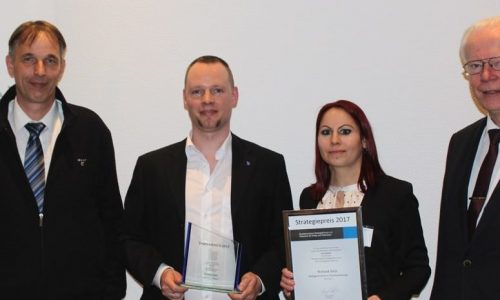Awarding of the Strategy Prize 2017 to Webgeist - Thorsten Hinrichs, Richard Sirch, Lisa Sirch, Georg Rohde (from left to right)