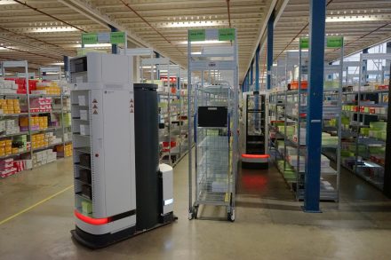 Der Toru von Magazino im Einsatz bei Fiege.