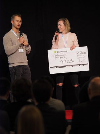 Marina Lommel, Gründerin von Foodpunk, bei der Preisübergabe