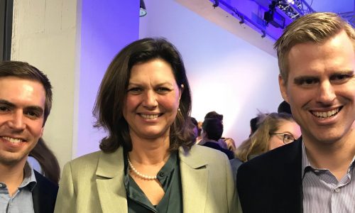 Philipp Lahm, Bavarian Minister of Economic Affairs Ilse Aigner and Hauke Schwiezer, founder of Startup Teens (Photo: Munich Startup)