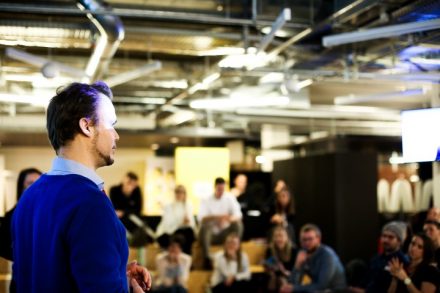 Julian bei einem 'Do Work You Love' Event