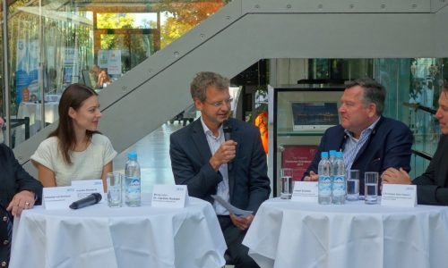 Panel discussion on the tenth anniversary of the Munich Technology Center: Sebastian von Bomhard, Veronika Riederle, Carsten Rudolph, Josef Schmid and Christian Herrmann (from left, photo: S. Tischer - Munich Startup)