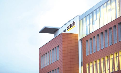 Schufa takes over Finapi