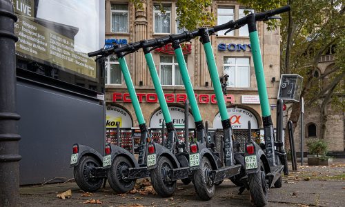 What do e-scooters DEVK bring