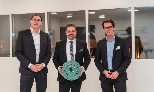 Managing Director VOLABO with Mr. Duffner (center)