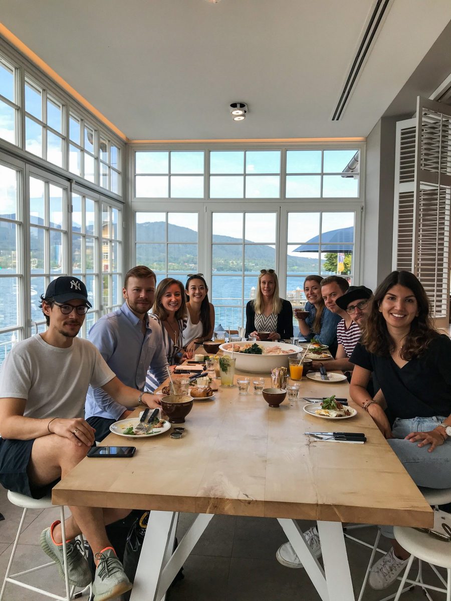 Markus Linnenberg mit Team von e-bot7