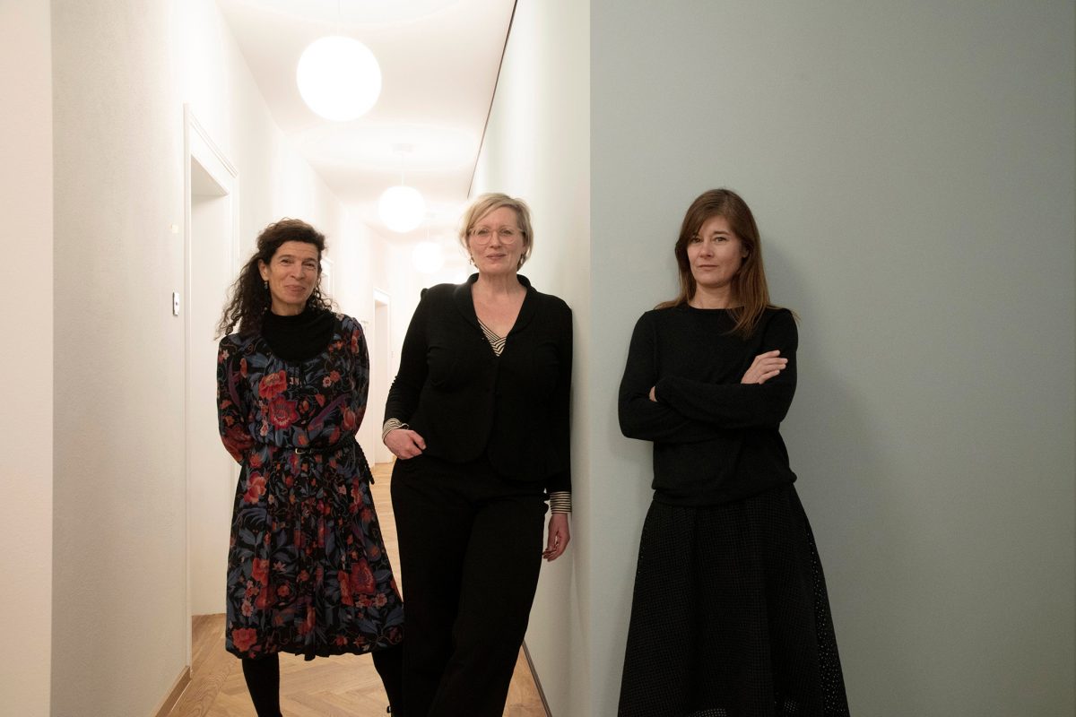 Manu Theobald (Community Management), Christina Schepper-Bonnet (Projektleitung) und Anne Gericke (Raumanfragen) betreuen das Ruffinihaus - Creative Hub (v.l.).