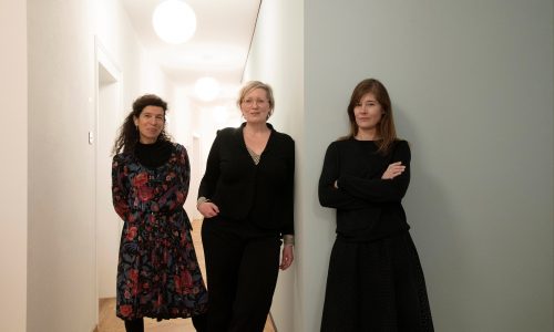 Manu Theobald (Community Management), Christina Schepper-Bonnet (Project Management) and Anne Gericke (Space Inquiries) manage the Ruffinihaus - Creative Hub (from left).