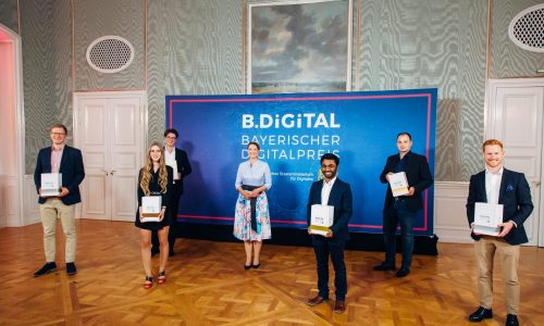 Digital Minister Judith Gerlach (center) with the award winners at the 1st Bavarian Digital Prize B.Digital in Nymphenburg Palace