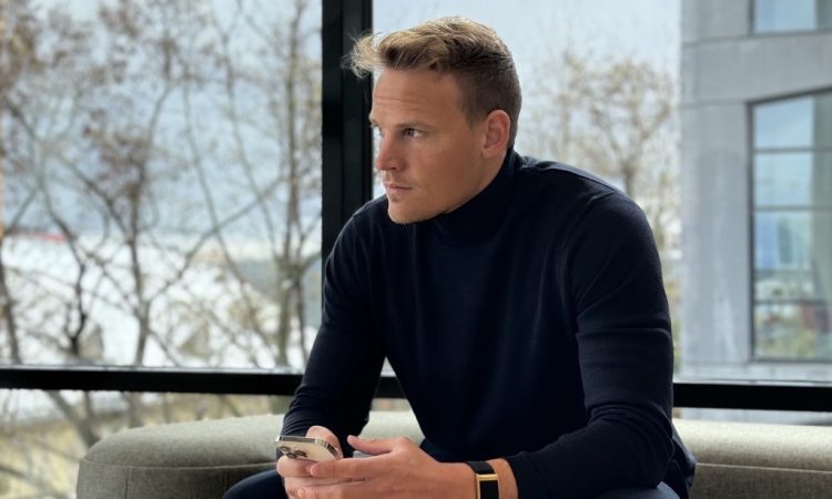 Onvy, Adrian Kochsiek