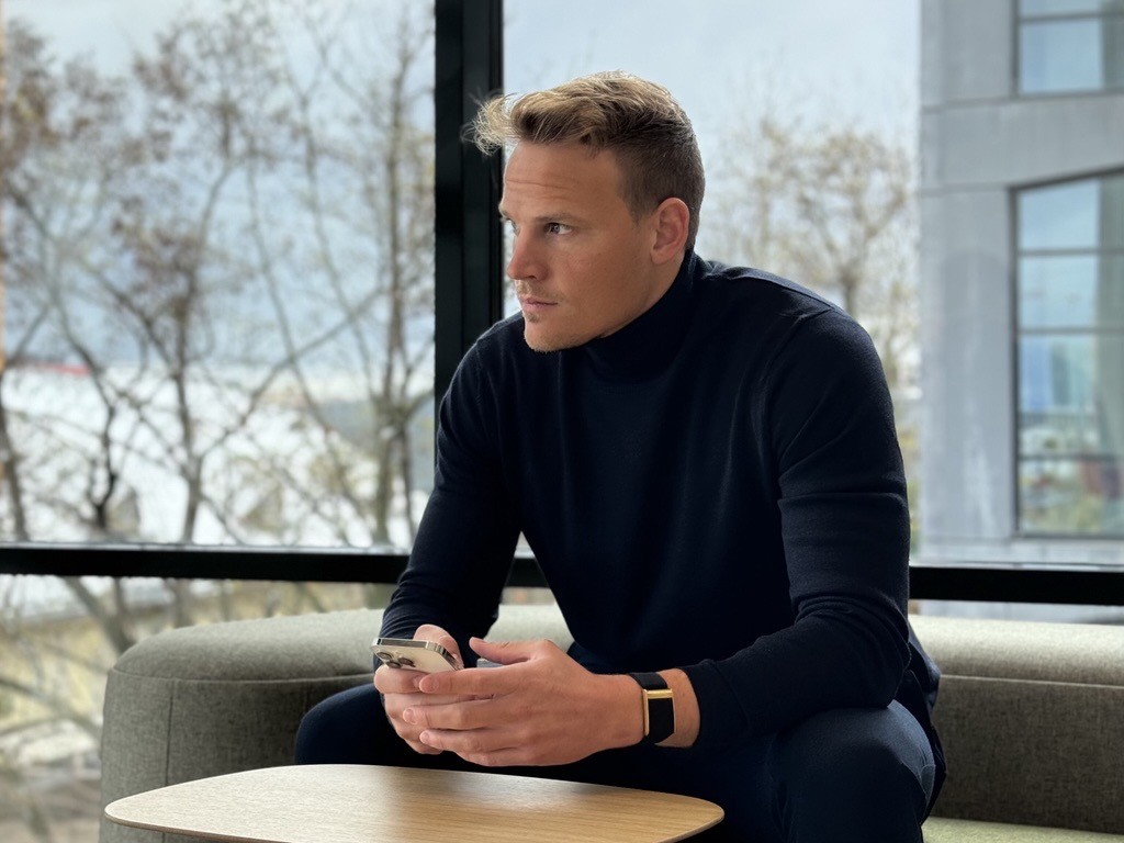 Onvy, Adrian Kochsiek