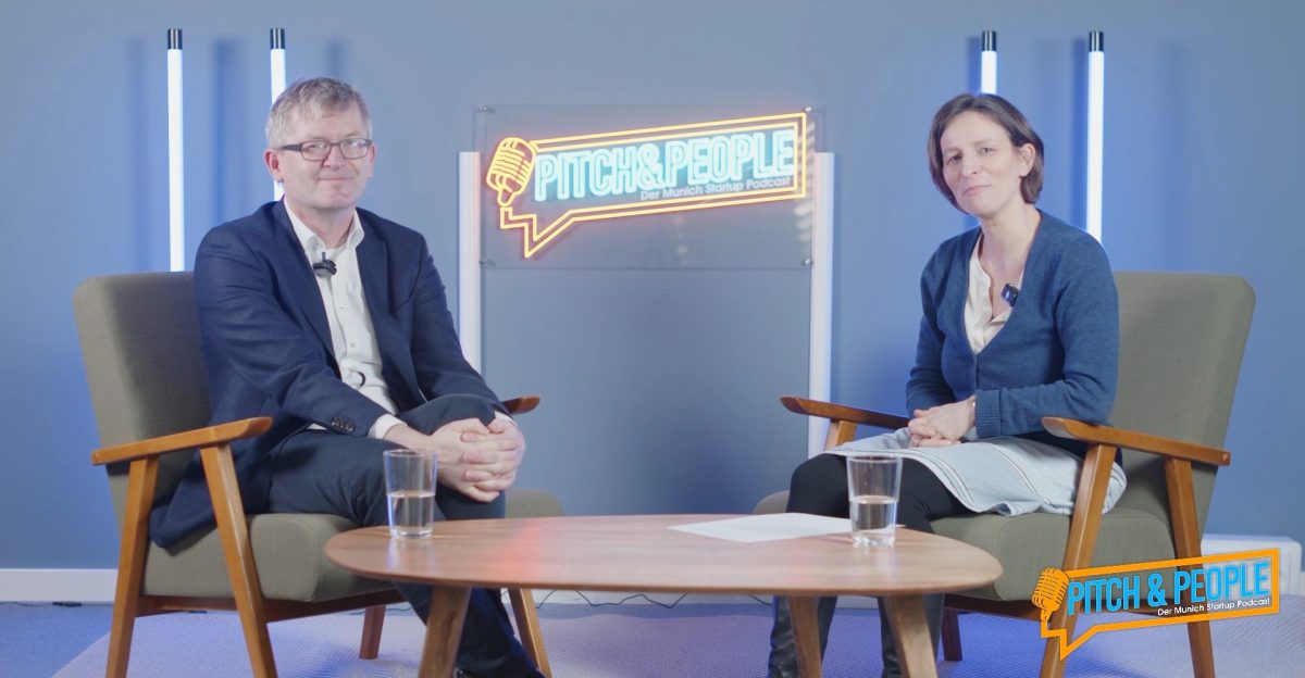 Helmut Schönenberger, CEO UnternehmerTUM im Gespräch mit Helen Duran von Munich Startup